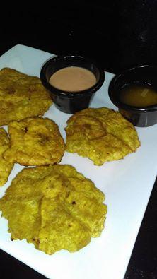 La Empanada Loca - Tostones con salsa rosada